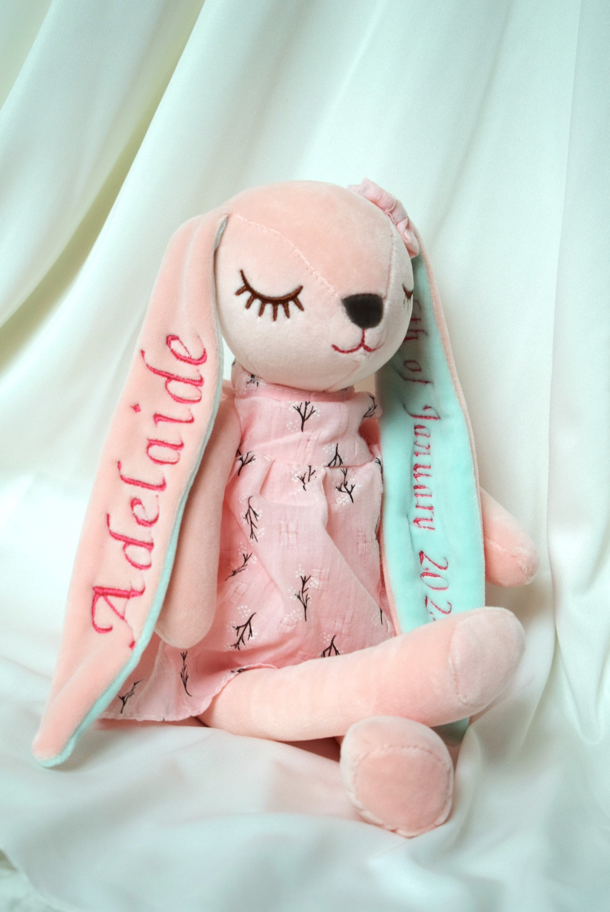 Adorable Customized Bunny: A Thoughtful Baby Shower Present for Newborns - Personalized Bunny with Embroidery