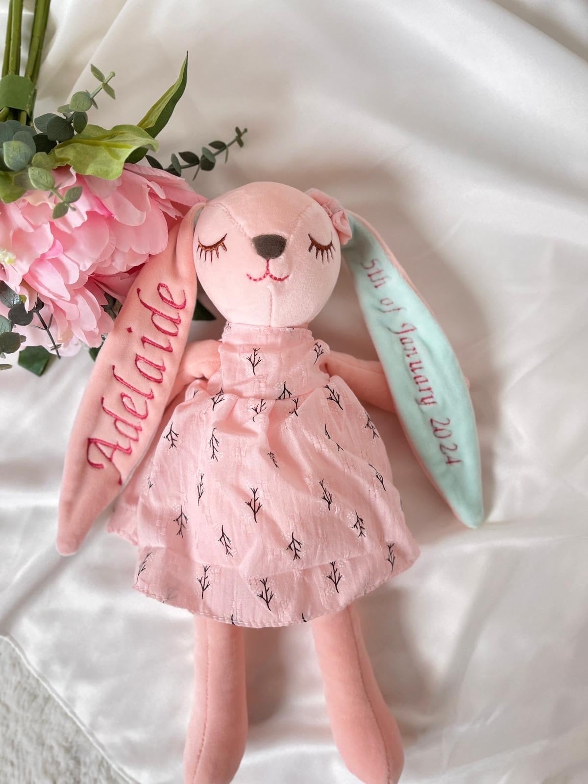 Adorable Customized Bunny: A Thoughtful Baby Shower Present for Newborns - Personalized Bunny with Embroidery